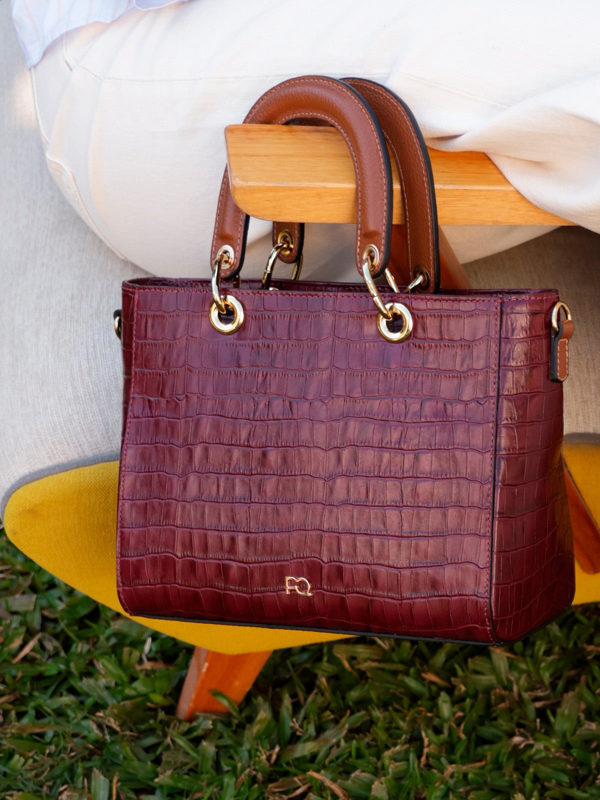 Cartera Thelma Croco Bordo